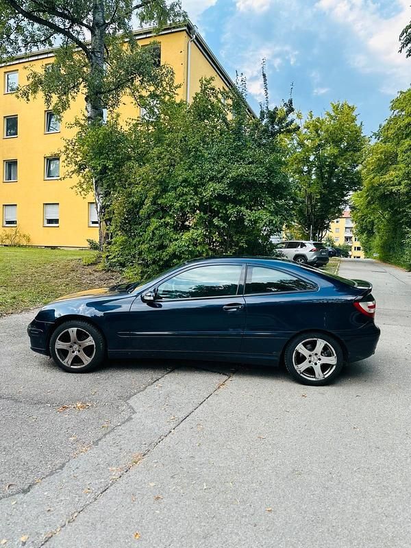 Blau Gebraucht 2006 Mercedes C180 Coupé | 1.950 € (Guter Preis) - Bild 1/4