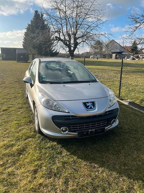 Grau Gebraucht 2008 Peugeot 207 Urban Move Limousine | 780 € (Guter Preis) - Bild 1/4