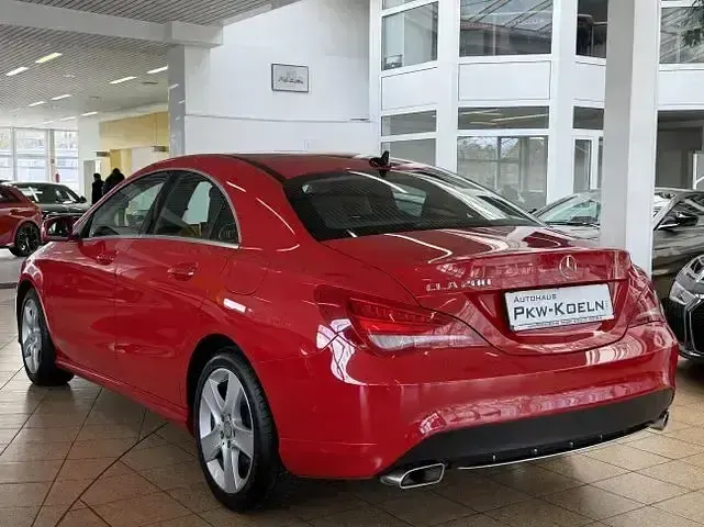 Gebraucht Mercedes CLA200 Urban 156 PS (114 kW) 2013 Rot Limousine