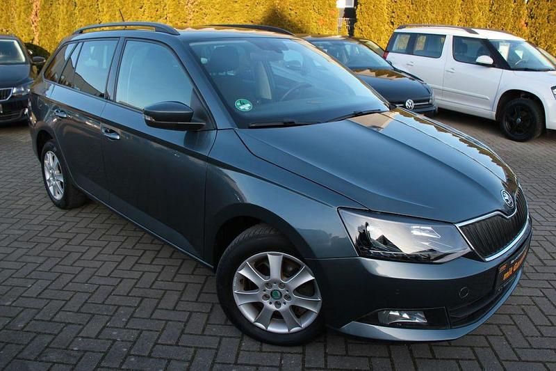 Grau Gebraucht 2015 Skoda Fabia Style Kombi | 12.890 € (Etwas zu teuer) - Bild 1/4