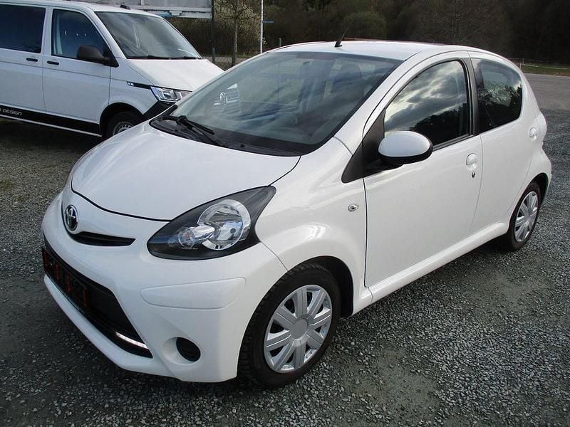 Gebraucht Toyota Aygo Cool 68 PS (50 kW) 2014 Weiß Kleinwagen