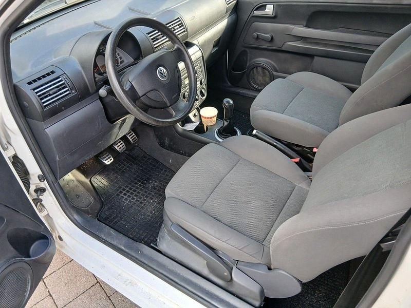 Gebraucht VW Fox Style 60 PS (44 kW) 2011 Weiß Kleinwagen