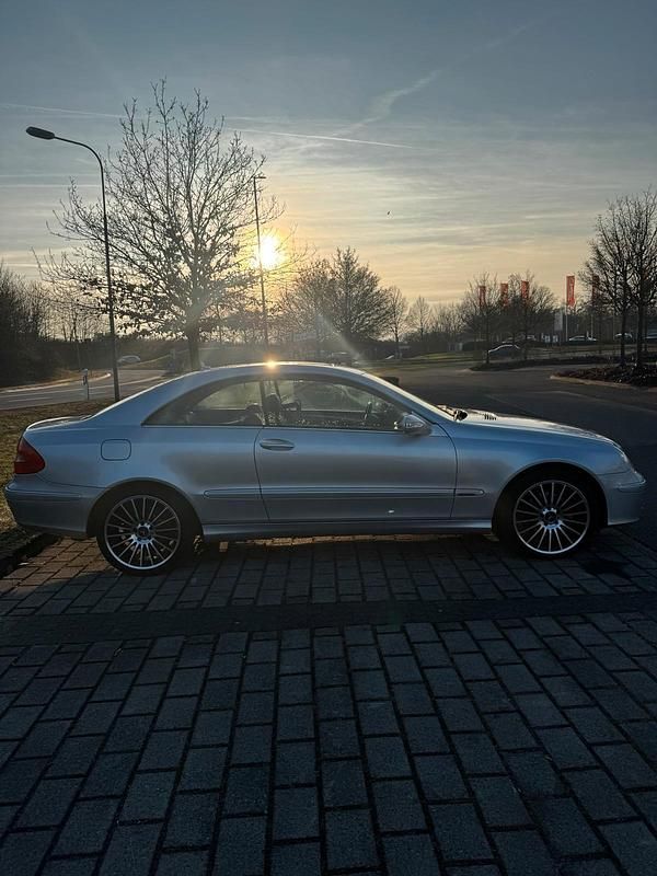 Gebraucht Mercedes CLK200 Avantgarde 187 PS (137 kW) 2008 Silber Coupé