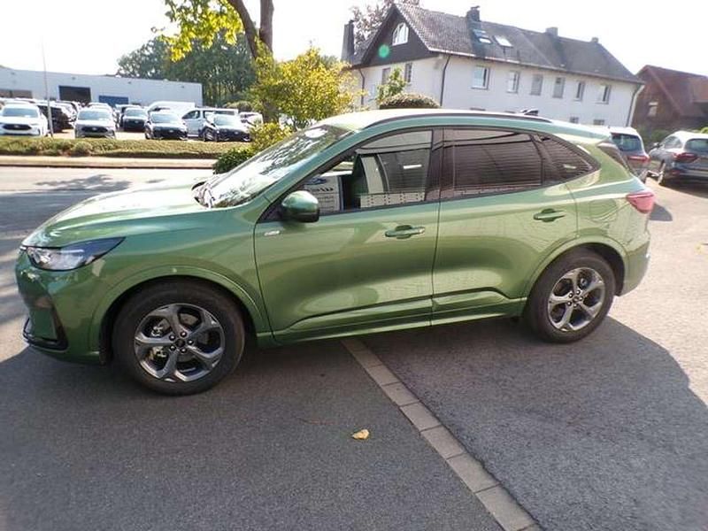 Neu Ford Kuga ST-Line 186 PS (136 kW) 2025 Bursting green SUV