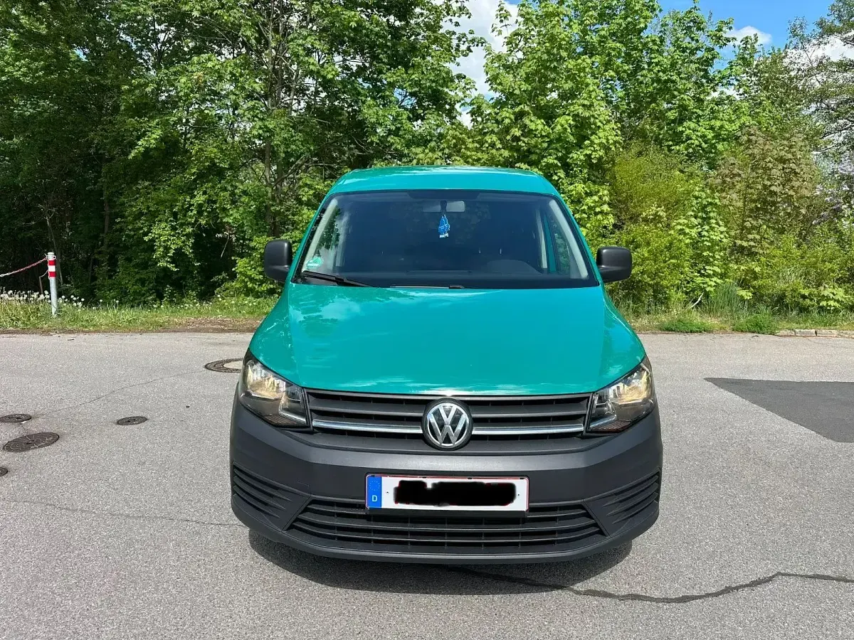 Käytetty VW Caddy 75 HP (55 kW) 2018 Vihreä Tila-auto