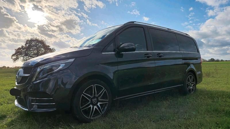 Grau Gebraucht 2019 Mercedes 300 AMG Van / Kleinbus | 49.999 € (Guter Preis) - Bild 1/4