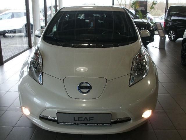 Gebraucht Nissan Leaf Acenta 80 kW (109 PS) 2016 Weiß metallic Kleinwagen