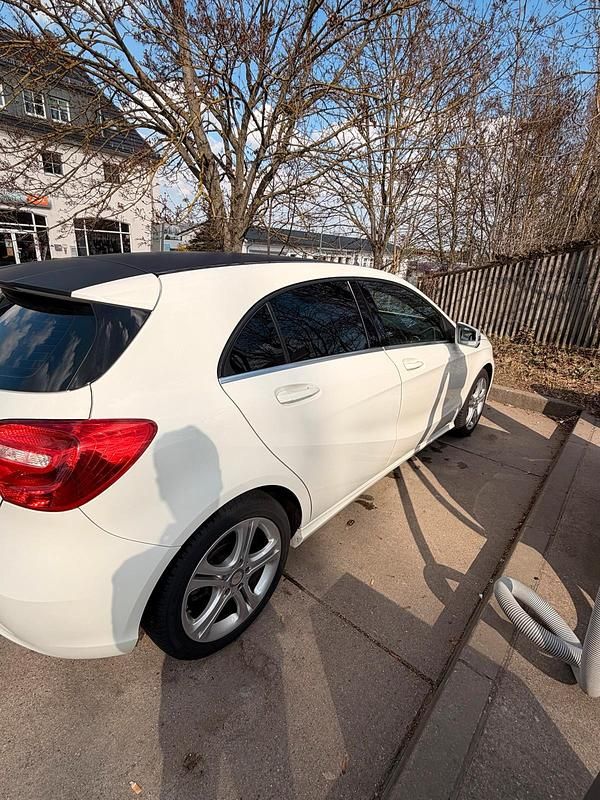 Usata Mercedes A180 122 CV (89 kW) 2014 Bianco Berlina