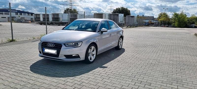 Grau Gebraucht 2014 Audi A3 Limousine | 9.400 € (Etwas zu teuer) - Bild 1/4