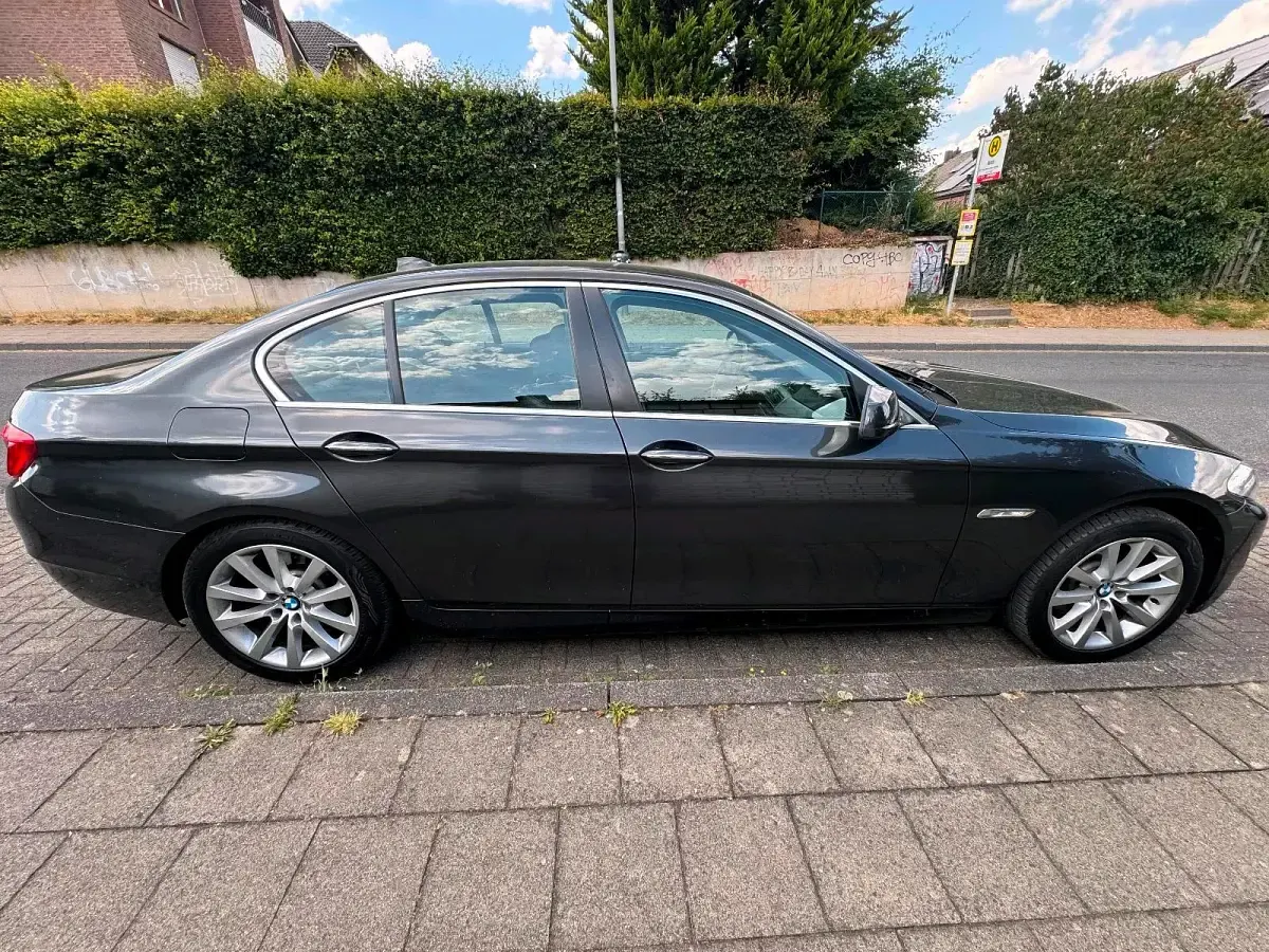 Gebraucht BMW 520 184 PS (135 kW) 2013 Grau Kombi