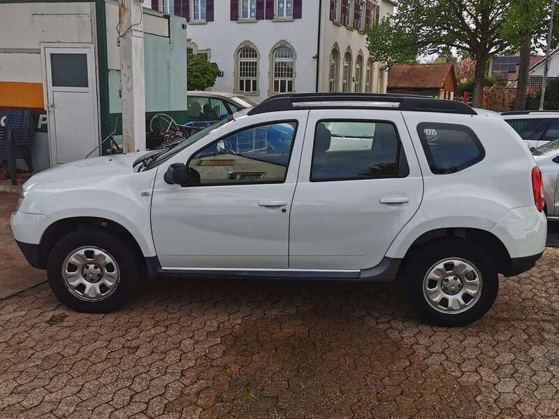 Gletscherweiss Gebraucht 2011 Dacia Duster Lauréate SUV | 2.990 € (Guter Preis) - Bild 1/4