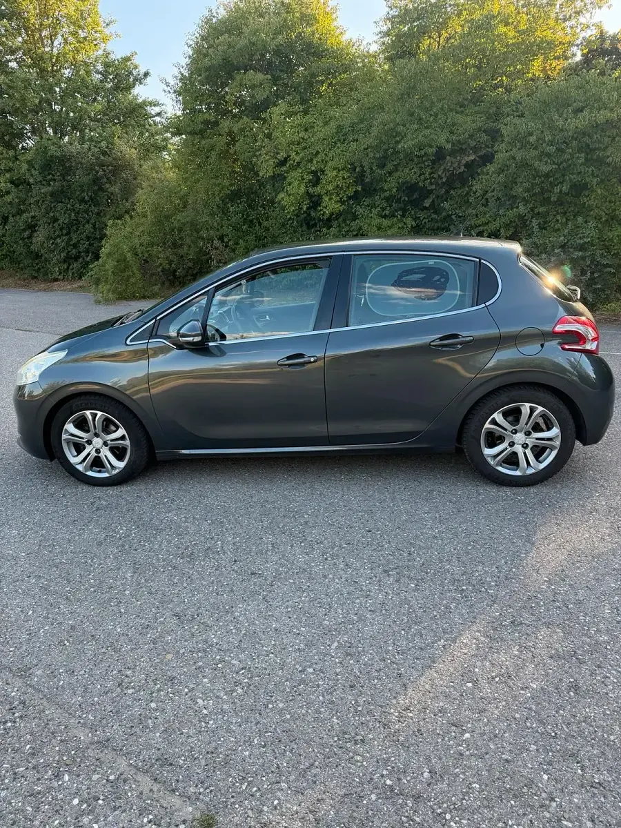 Gebraucht Peugeot 208 Allure 120 PS (88 kW) 2012 Grau Kleinwagen