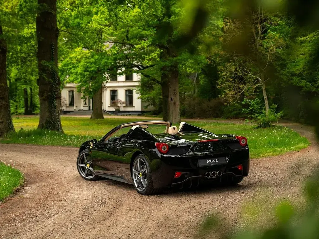 Second-hand Ferrari 458 566 CP (416 kW) 2013 Negru Cabrio