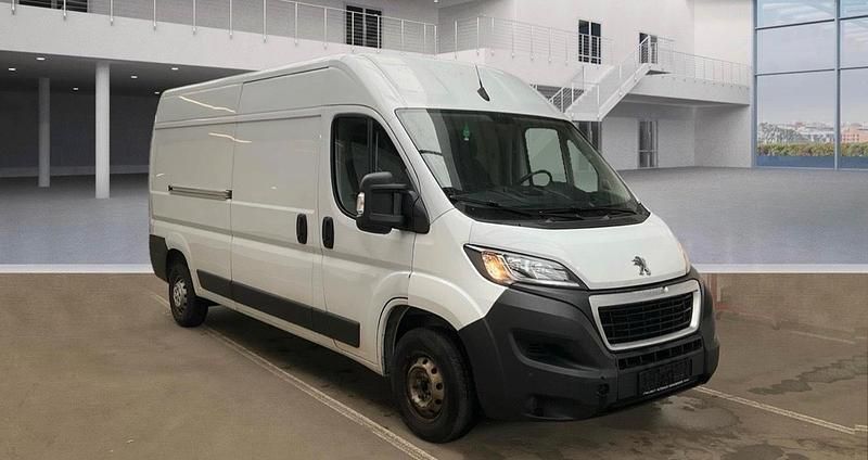 Gebraucht Peugeot Boxer 140 PS (102 kW) 2023 Silber Van