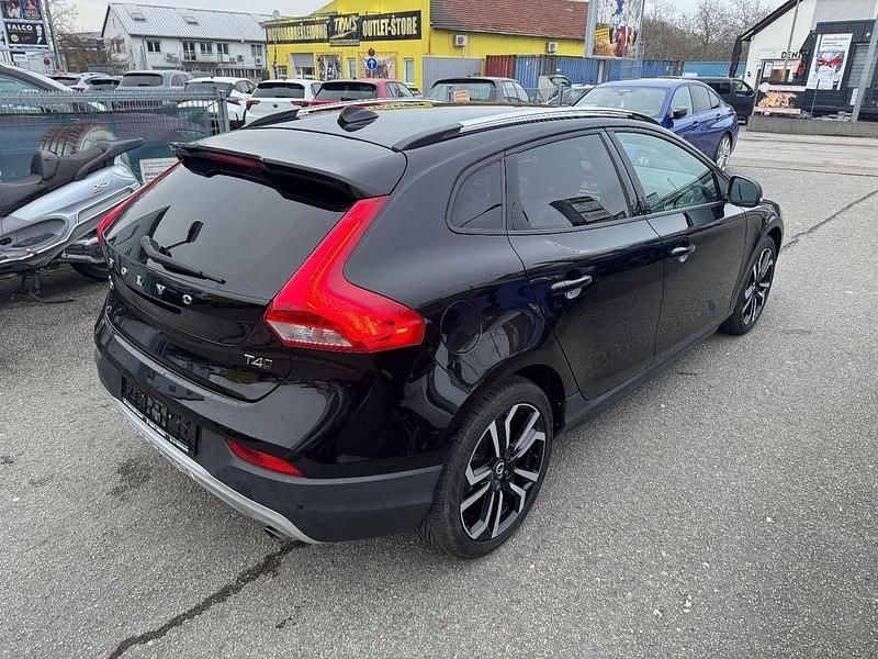 Gebraucht Volvo V40 CC Plus 190 PS (139 kW) 2018 Schwarz Kombi
