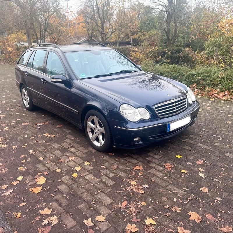 Blau Gebraucht 2005 Mercedes C220 Avantgarde Kombi | 4.100 € (Etwas zu teuer) - Bild 1/4