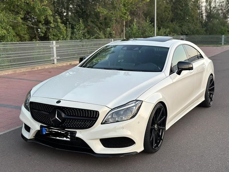 Weiß Gebraucht 2016 Mercedes CLS350 Limousine | 23.999 € - Bild 1/4