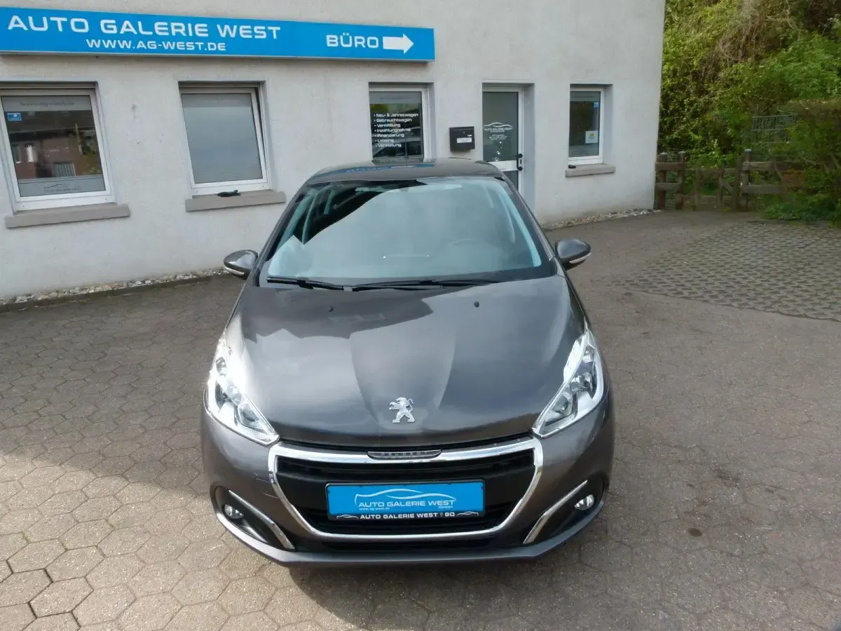 Gebraucht Peugeot 208 Active 82 PS (60 kW) 2018 Grau Kleinwagen