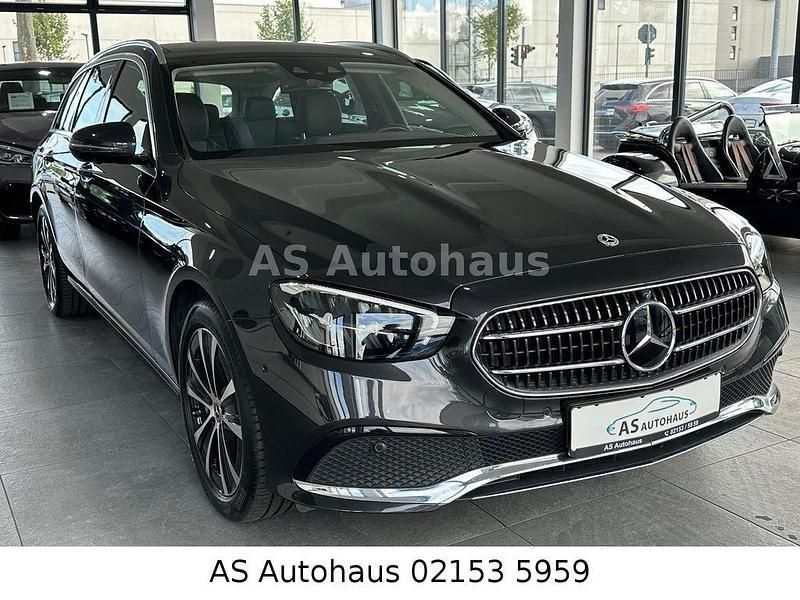 Grau Gebraucht 2022 Mercedes E300 Kombi | 31.950 € (Fairer Preis) - Bild 1/4