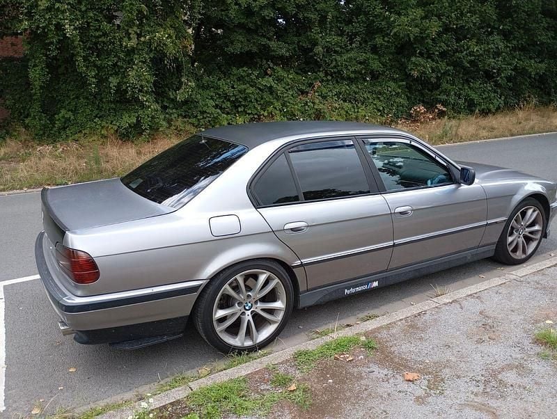 Gebraucht BMW 728 193 PS (141 kW) 1998 Schwarz Limousine