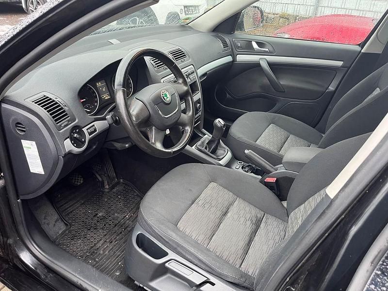 Gebraucht Skoda Octavia Active 105 PS (77 kW) 2012 Schwarz Kombi