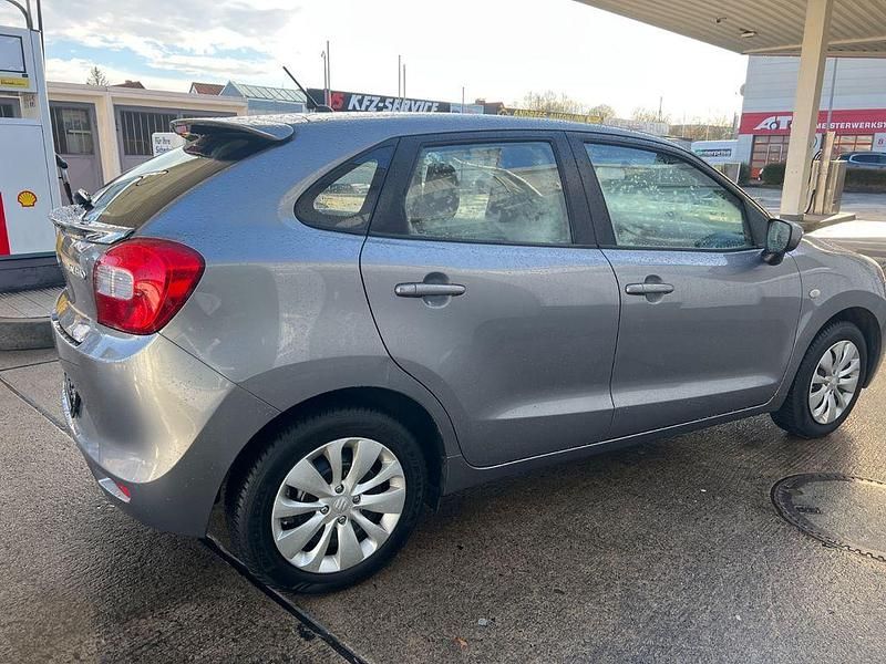 Gebraucht Suzuki Baleno 90 PS (66 kW) 2016 Schwarz Kleinwagen