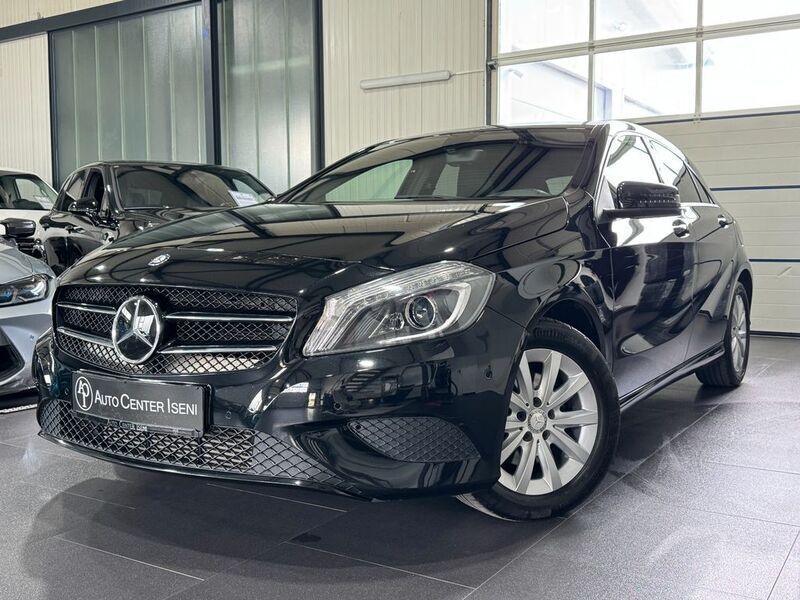 Kosmosschwarz metalliclack Gebraucht 2014 Mercedes A200 Limousine | 14.480 € (Fairer Preis) - Bild 1/4