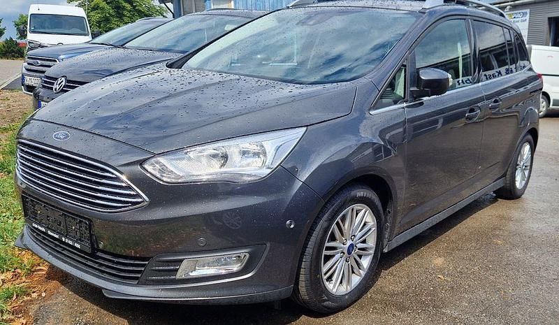 Grau Gebraucht 2018 Ford Grand C-Max Titanium Van / Kleinbus | 11.899 € (Fairer Preis) - Bild 1/4