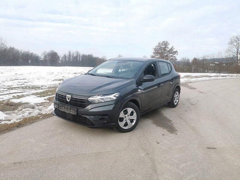 Grau Gebraucht 2022 Dacia Sandero Essentiel Limousine | 12.280 € (Guter Preis) - Bild 1/4