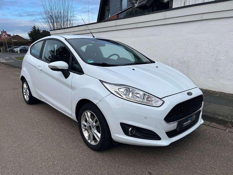Gebraucht Ford Fiesta 60 PS (44 kW) 2016 Weiß Kleinwagen
