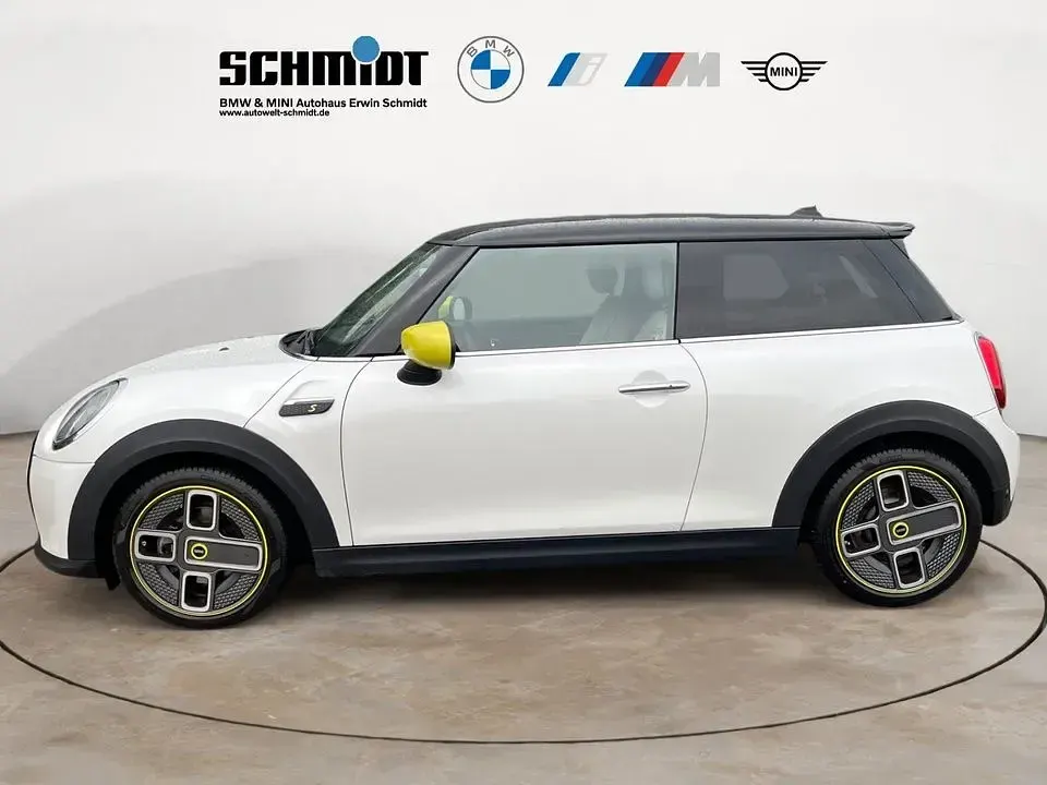 Gebraucht Mini Cooper SE Classic 135 kW (184 PS) 2023 Weiß Kleinwagen