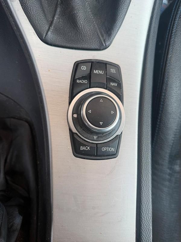 Gebraucht BMW 320 M Sport 184 PS (135 kW) 2011 Weiß Limousine