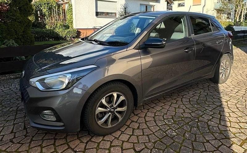 Gebraucht Hyundai i20 Style 101 PS (74 kW) 2020 Grau Kleinwagen