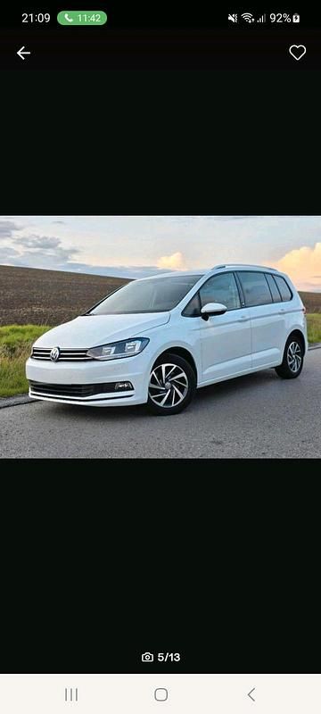 Weiß Gebraucht 2017 VW Touran Van / Kleinbus | 16.000 € (Teuer) - Bild 1/4