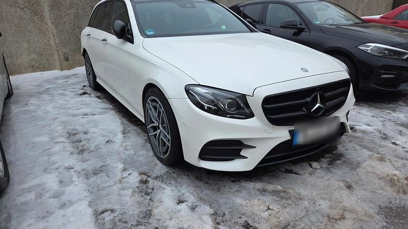 Gebraucht Mercedes E220 AMG 194 PS (142 kW) 2016 Weiß Kombi