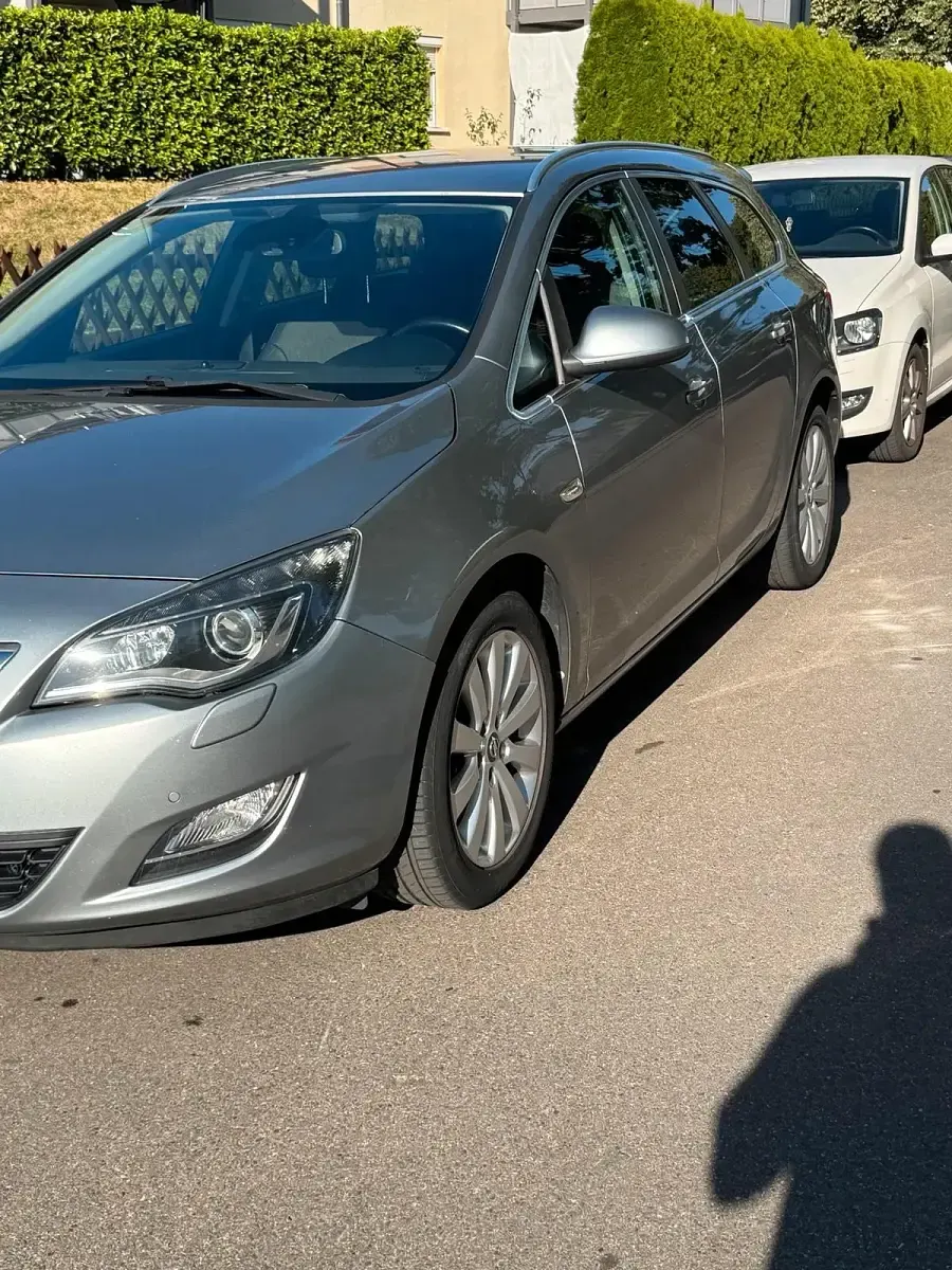 Gebraucht Opel Astra 165 PS (121 kW) 2012 Grau Kombi
