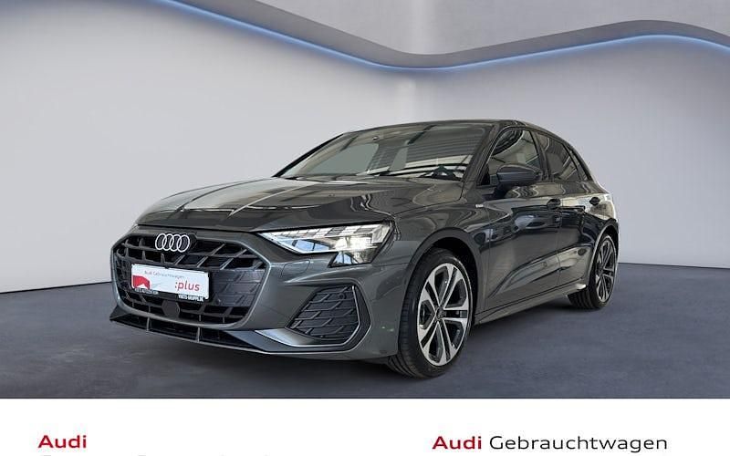 Grau Gebraucht 2025 Audi A3 Sportback S-Line Limousine | 34.580 € (Superpreis) - Bild 1/4