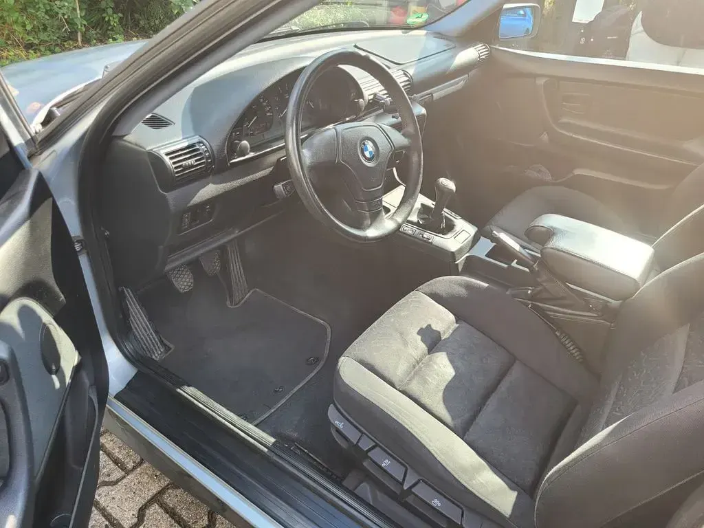 Gebraucht BMW 318 140 PS (102 kW) 1998 Silber Limousine