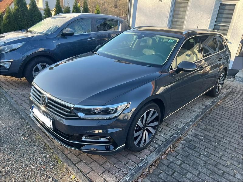 Grau Gebraucht 2015 VW Passat R-line Kombi | 12.800 € (Teuer) - Bild 1/4