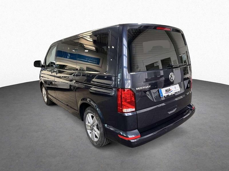 Gebraucht VW Multivan 204 PS (150 kW) 2022 Starlight blue metallic Van