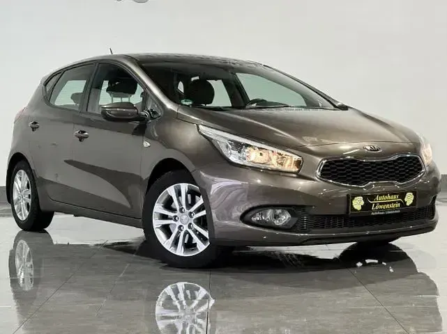 Gebraucht Kia Ceed Edition 7 99 PS (72 kW) 2014 Braun Kleinwagen