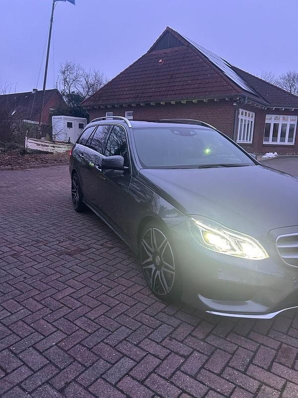 Gebraucht Mercedes E350 Avantgarde 258 PS (189 kW) 2015 Grau Kombi