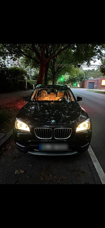 Schwarz Gebraucht 2013 BMW X1 SUV | 10.999 € - Bild 1/4