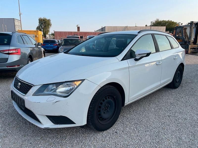 Weiß Gebraucht 2014 Seat Leon ST Reference Kombi | 3.000 € - Bild 1/4