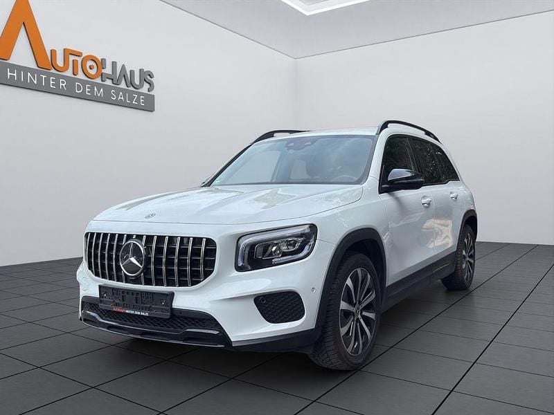 Weiß Gebraucht 2021 Mercedes GLB200 SUV | 30.290 € (Guter Preis) - Bild 1/4