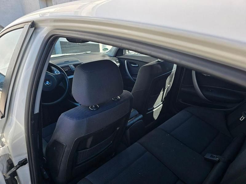 Gebraucht BMW 116 122 PS (89 kW) 2011 Weiß Kleinwagen