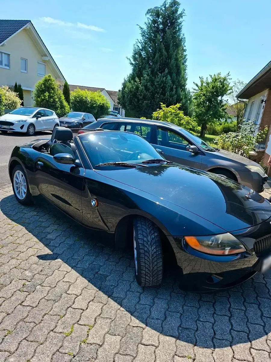 Gebraucht BMW Z4 Sport Line 170 PS (125 kW) 2004 Schwarz Cabrio