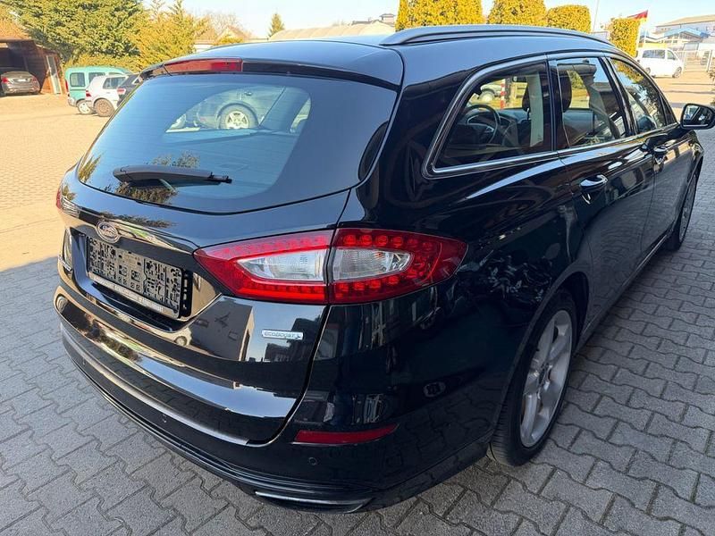 Gebraucht Ford Mondeo Titanium 203 PS (149 kW) 2015 Schwarz Limousine