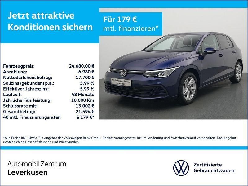Blau / atlantik blue (metallic) Gebraucht 2023 VW Golf VIII Life Limousine | 25.980 € (Fairer Preis) - Bild 1/4