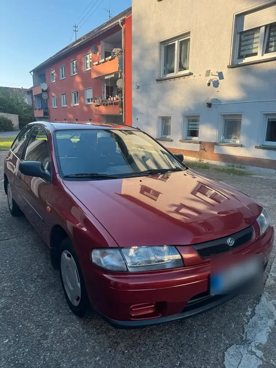 Gebraucht Mazda 323 88 PS (64 kW) 1997 Rot Kleinwagen